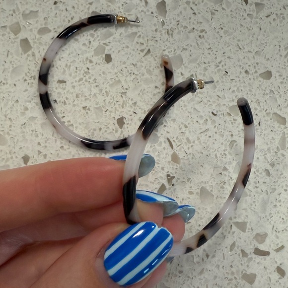 Tortoise Shell Hoop Earrings - Picture 3 of 3